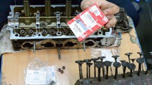 Ремонт застучавшего двигателя хонда D16W7 и подбор дешевых запчастей.