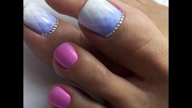 Больше блеска: педикюр со стразами стал трендом этого сезона смотреть онлайн