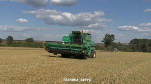 Просто комбайны ДОН-1500Б молотят ячмень. Просто ухоженными  кузнечиками управляют профессионалы