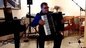 "Веселый день" (фокстрот) композитор Б. Тихонов - исполняет О. Бакшеев