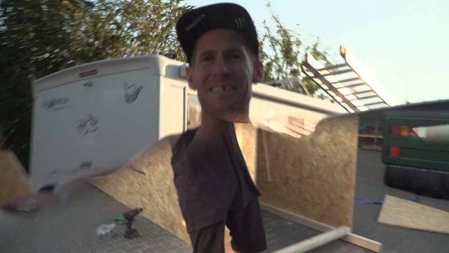 HOW TO BUILD A HUGE RAMP AND SEND IT - URBAN MTB FREERIDE смотреть онлайн