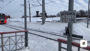 Вот,как проезжает Ласточка прямо в центре города Щёкино