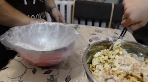 Абдугани помогает делать торт. Супер вкусные варенники.