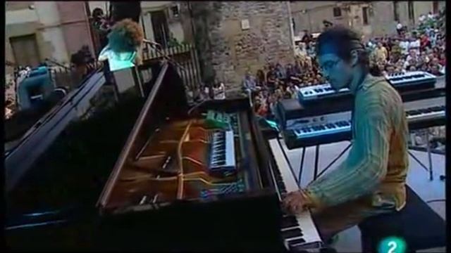 Esperanza Spalding - "I Know You Know / Smile Like That" (Live in San Sebastian july 23, 2009 - 3/9 смотреть онлайн