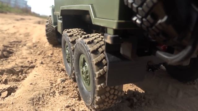 Вытаскиваем Infiniti QX56 с помощью УРАЛа смотреть онлайн