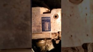 Mitsubishi Pajero IO меняем насос(тнвд) 3-го поколения в замен 2го.
