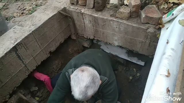 Ремонт колодца. Укрепляем стенки колодца счётчика воды.