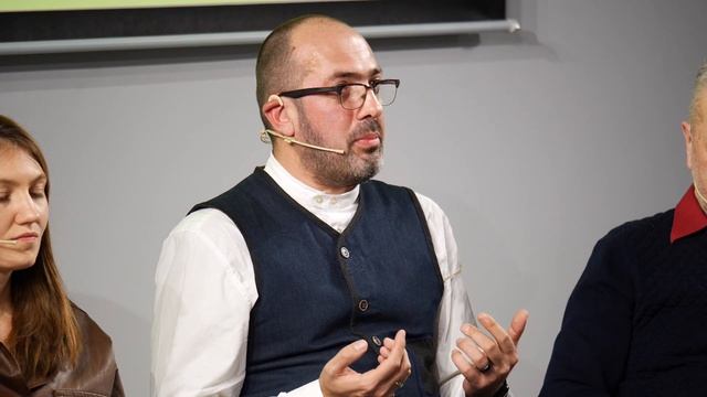 Как будут выглядеть онлайн-курсы в будущем, и нужен ли в них человек? смотреть онлайн