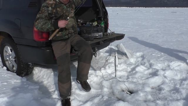 Ловля ОМУЛЯ-ХАРИУС на БАЙКАЛЕ часть 2 смотреть онлайн