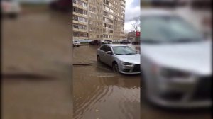 Жители Уфы пожаловались на громадную лужу