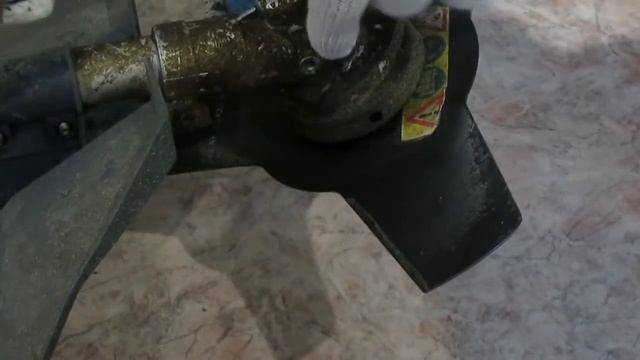 как смазать редуктор бензокосы (триммера) если нет специального шприца смотреть онлайн