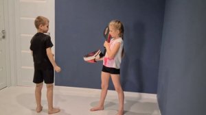 Отработка бокового удара ногой в ракетку и скидка на лапу