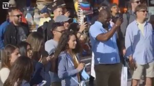 96 летний старик удивляет на спорт площадке