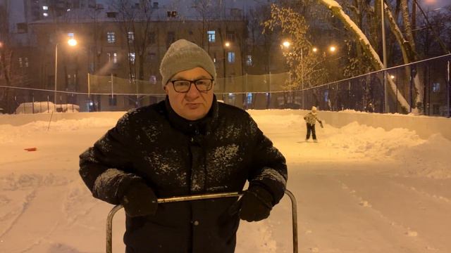 А меня обещали взять в хоккей играть! смотреть онлайн