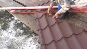 Загибаем края на металлочерепице или Как избежать задувания осадков под металлопрофиль
