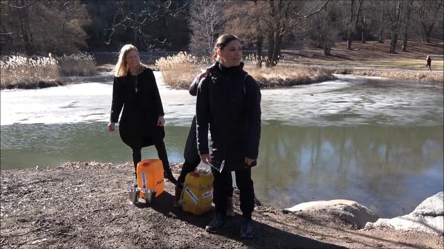 Crown Princess Victoria carries 20 l of water on her back смотреть онлайн