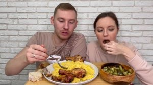 МУКБАНГ КУРИНЫЕ НОЖКИ КАША КУКУРУЗНАЯ ОГУРЦЫ MUKBANG CHICKEN LEGS CORN PORRIDGE ответы на вопросы