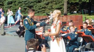 ГЛЯЖУ В ОЗЕРА СИНИЕ. Светлана ИЛЬИНА  и ВОЕННЫЙ ОРКЕСТР