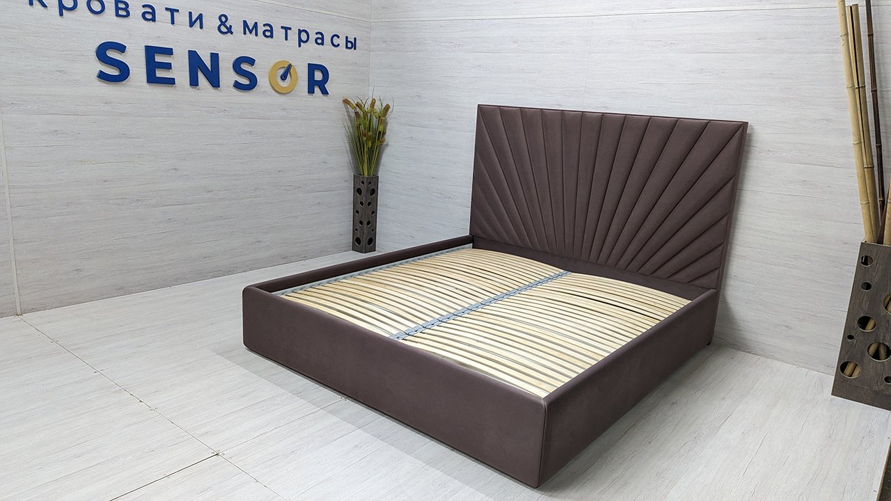 Кровать двухспальная с мягким изголовьем и ортопедической решеткой. Модель на заказ Инфинити