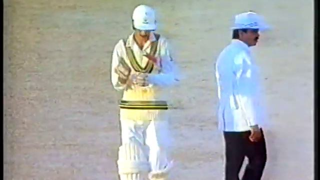 Ian Bishop unplayable delivery to Akram Raza West indies in Pakistan 1990 смотреть онлайн