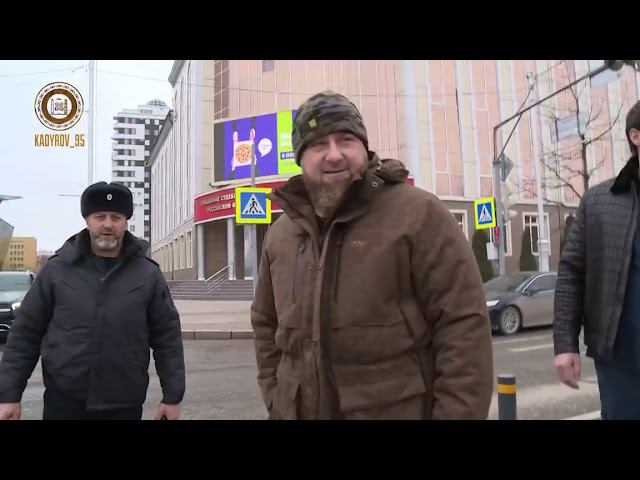 Что сказал кадыров о теракте. Чеченские полицейские. Кадыров молится на заправке Роснефть. Награждение Кадырова.