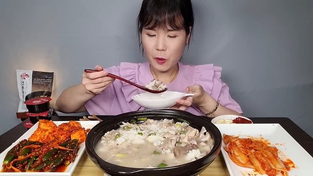 맛있는먹방♡ 엄청 푸짐한 돼지국밥 건봉국밥 얼큰 담백 개운한 국밥 배추김치 청양고추김치 깍두기 먹방 Spicy kimchi gukbap mukbang ASMR смотреть онлайн