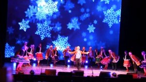 Красивый русский танец показал ансамбль народного танца Раздолье