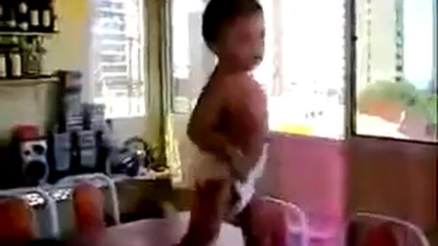 Копия видео УМАТОВОЕ,СМЕШНОЕ,ВЕСЕЛОЕ,КЛАССНОЕ ВИДЕО Малыш танцует смотреть онлайн