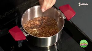 Завтрак. Молочная гречневая каша с орехами