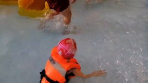 Аквапарк в Вологде. Дети купаются и радуются горкам. Вот куда пойти с детьми.
