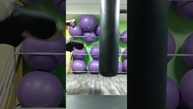 Тайский бокс. Муай-тай. Фитнес. Отработка ударов на боксерском мешке. 2 июня. Предвечер. Часть 5 смотреть онлайн