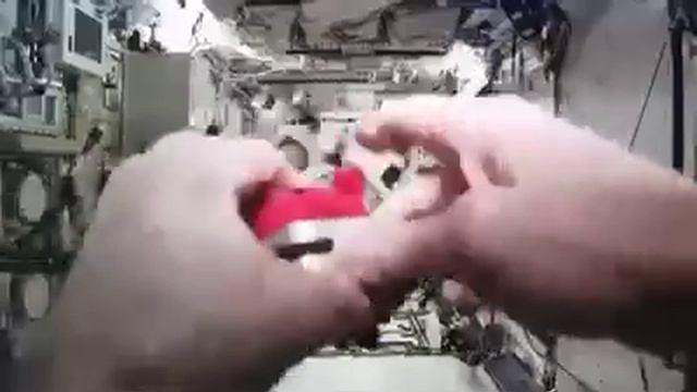 Angry Birds Space Trailer + Download! So awesome смотреть онлайн