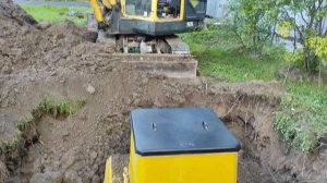 монтаж погреба из стеклопластика миниэкскаватором