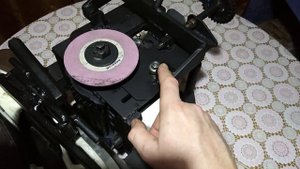 Самодельный станок для заточки коньков.