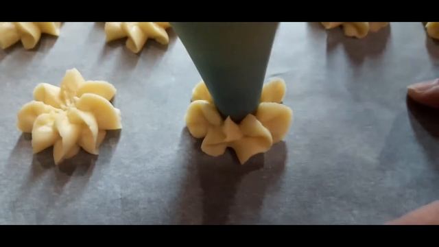 ВСЕГО 3 ЯЙЦА И ДВА ВИДА ПЕСОЧНОГО ПЕЧЕНЬЯ!!! ОДНО НА ЖЕЛТКАХ, ДРУГОЕ НА БЕЛКАХ! А РЕЦЕПТ ПРОСТЕЙШИЙ