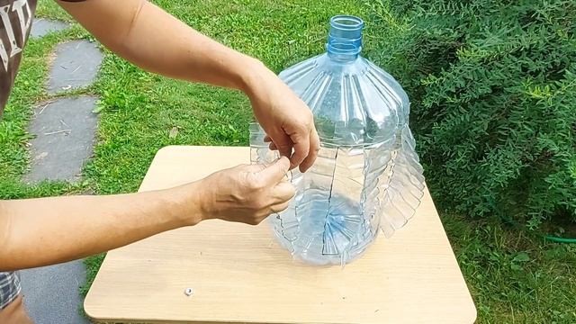 Отпугиватель кротов и соседей из пластиковой бутылки от кулира