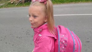 Алиса идёт на свой первый в жизни школьный урок!