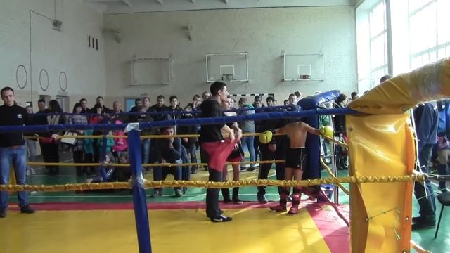 21.11.2015г Альбертов Шерзад Чемпионат Херсонской обл по кик боксингу к-1. 1-бой тренер Аракелов Г. смотреть онлайн