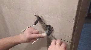 Установка подрозетника для розеток и выключателей - снято на видео