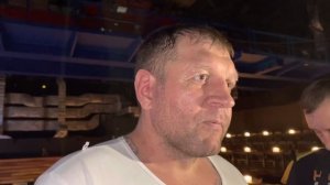 Емельяненко РУГАЕТСЯ после боя с Тарасовым: "Они бьют как по ... ладошкой!"