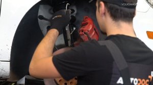 Как заменить передние тормозные диски на VW GOLF 6 (5K1) [ВИДЕОУРОК AUTODOC]