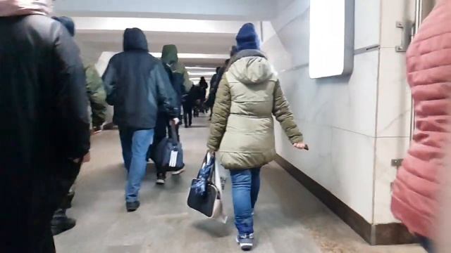 Метро Выхино, поезд не идет, вечер 2020 смотреть онлайн