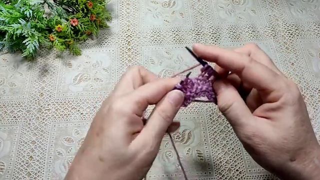 Лёгкий и воздушный пуловер.Узор спицами ажурные волны.