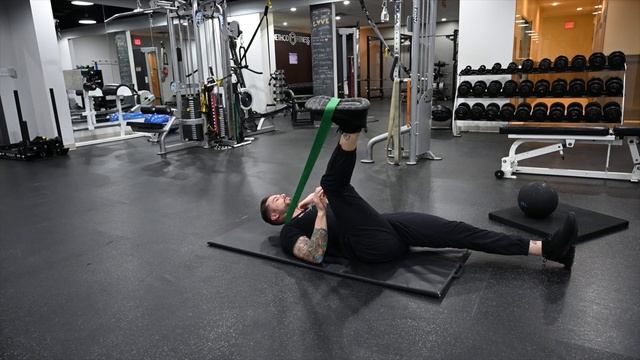 PNF lower body stretching using a band смотреть онлайн