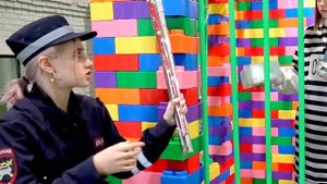 ПОСАДИЛА СЕСТРУ В ЛЕГО ТЮРЬМУ НА 24 часа! Побег из ЛЕГО ТЮРЬМЫ!