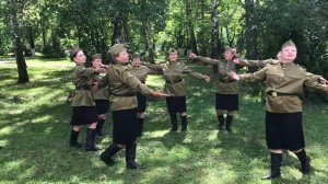 Хореографический ансамбль ветеранов труда "Заиночки" - Военное попурри