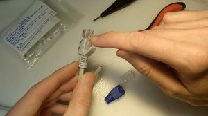 Как запросто обжать интернет кабель: показываю очень медленно и подробно!