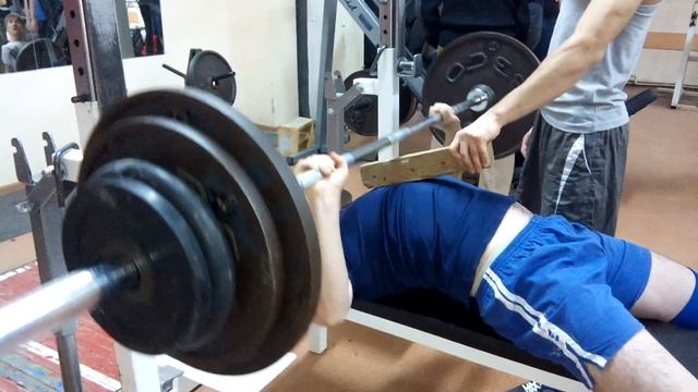 Жим. Пауэрлифтинг , дожим с помощью бруса смотреть онлайн