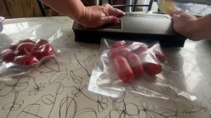 Вакуумирую в  гладкие пакеты/заморозка томатов/ сыр