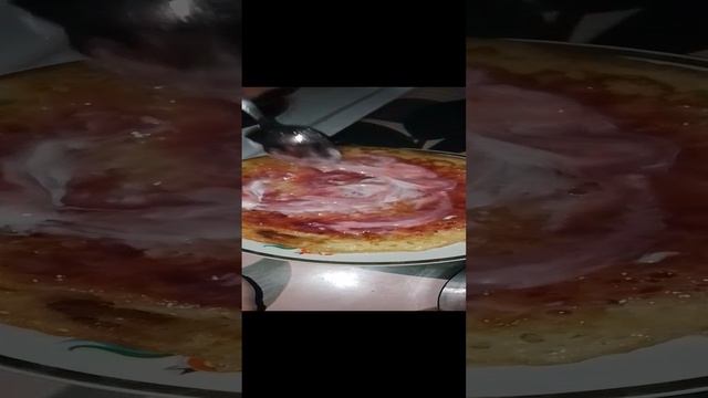 делаем блины с вареньем и сметаной